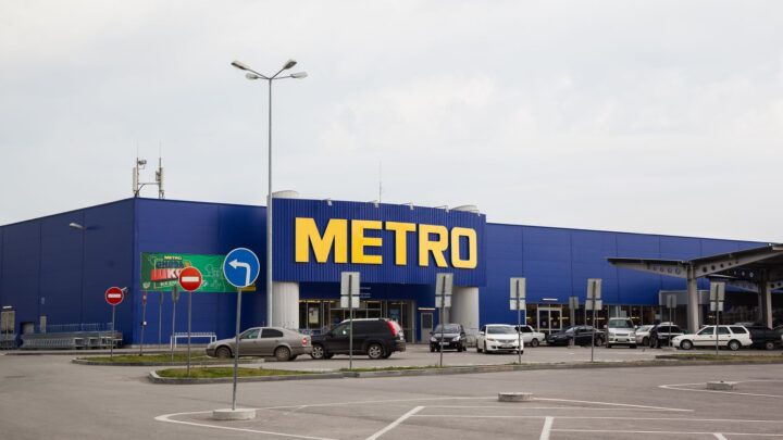 Работницу архангельского «Метро» обвиняют в присвоении 1,6 миллиона рублей